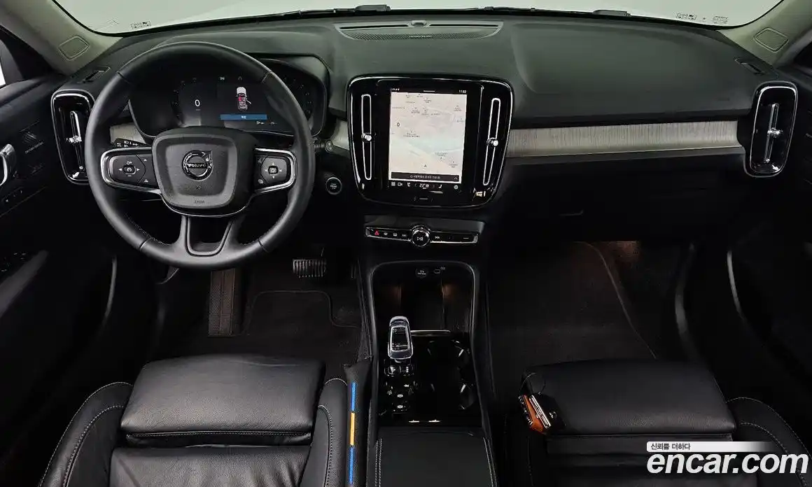 Volvo XC40 2023 2.0 автомат (гидро), фото 9