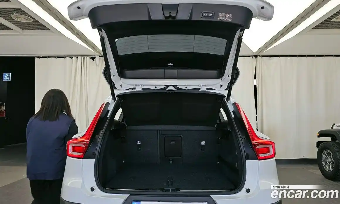 Volvo XC40 2020 2.0 автомат (гидро), фото 26