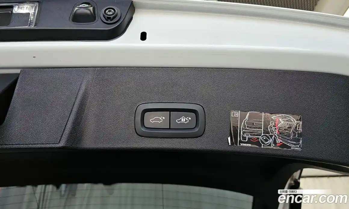 Volvo XC40 2020 2.0 автомат (гидро), фото 32