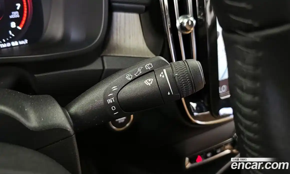 Volvo XC40 2020 2.0 автомат (гидро), фото 37