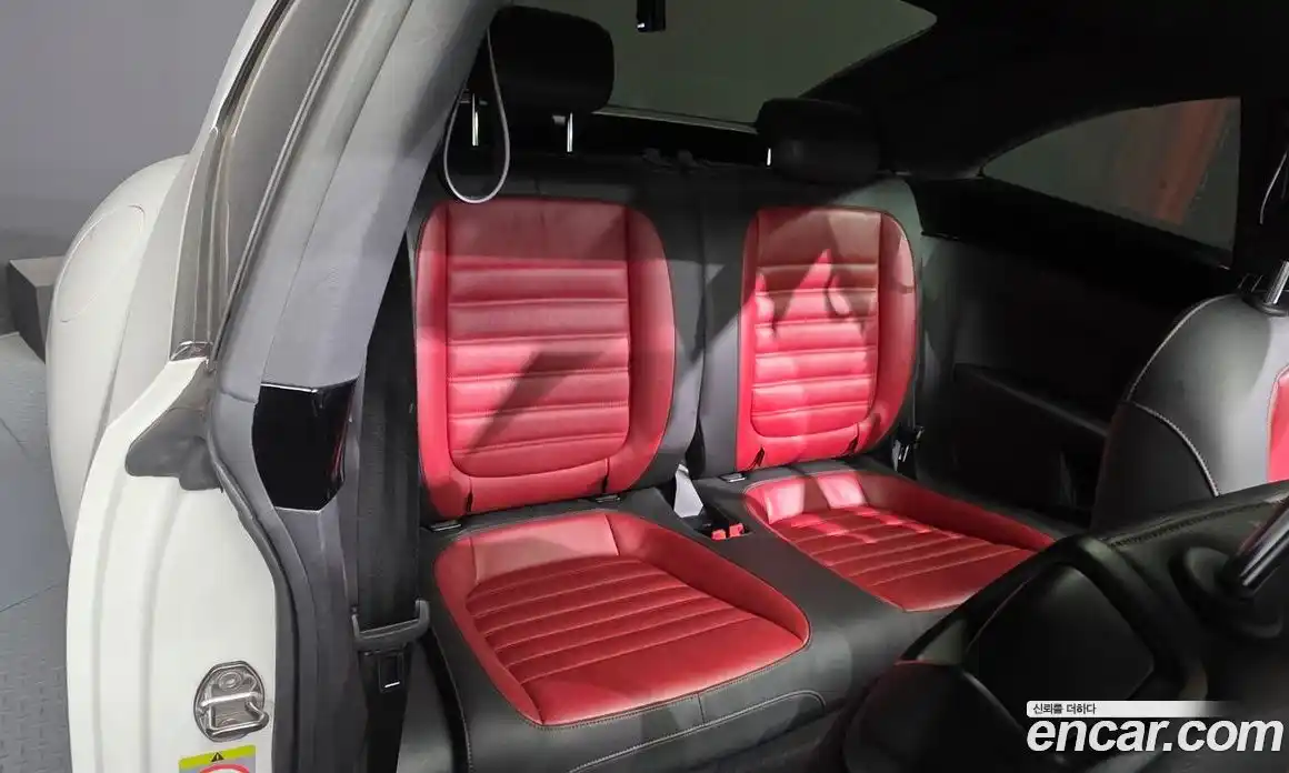 Volkswagen Beatle 2013 2.0 автомат (гидро), фото 11