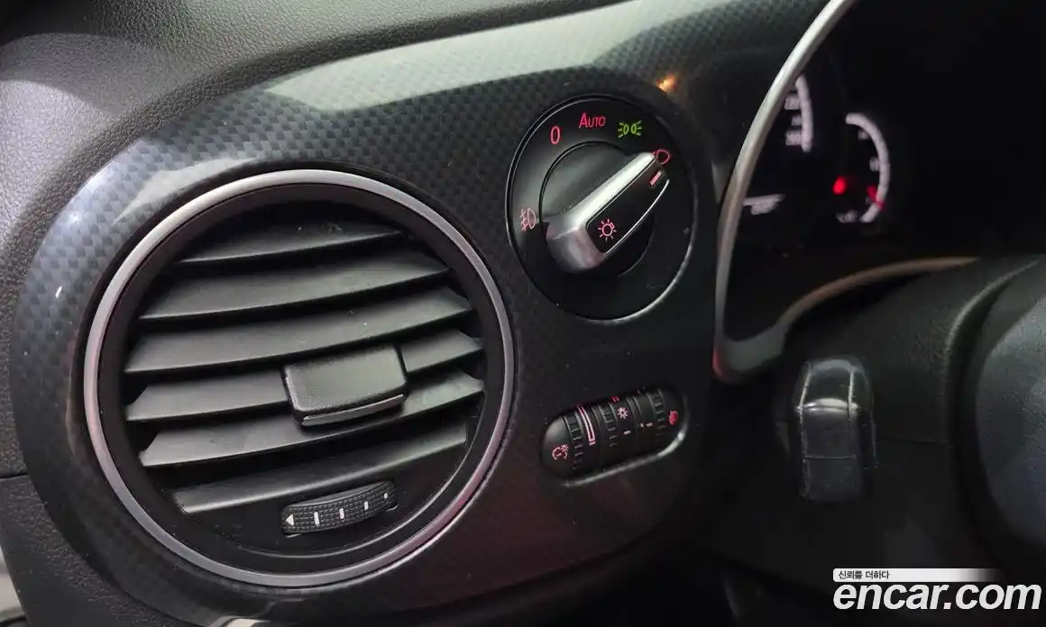 Volkswagen Beatle 2013 2.0 автомат (гидро), фото 17