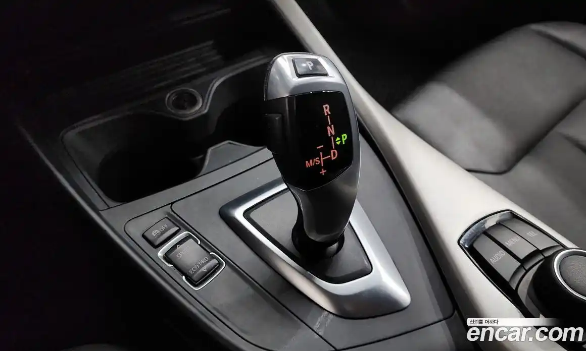 BMW 1 серия 2017 2.0 автомат (гидро), фото 9