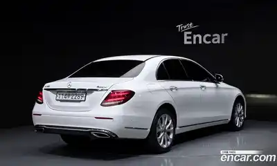 Mercedes-Benz E-Class 2019 2.0 автомат (гидро), миниатюра 2