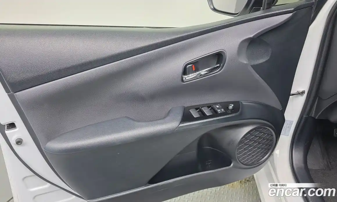 Toyota Prius 2022 1.8 гидро, фото 14