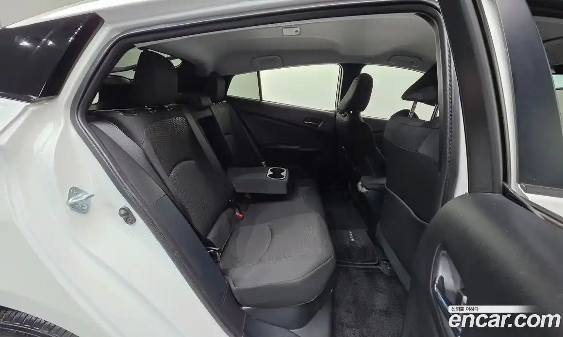 Toyota Prius 2022 1.8 гидро, фото 25