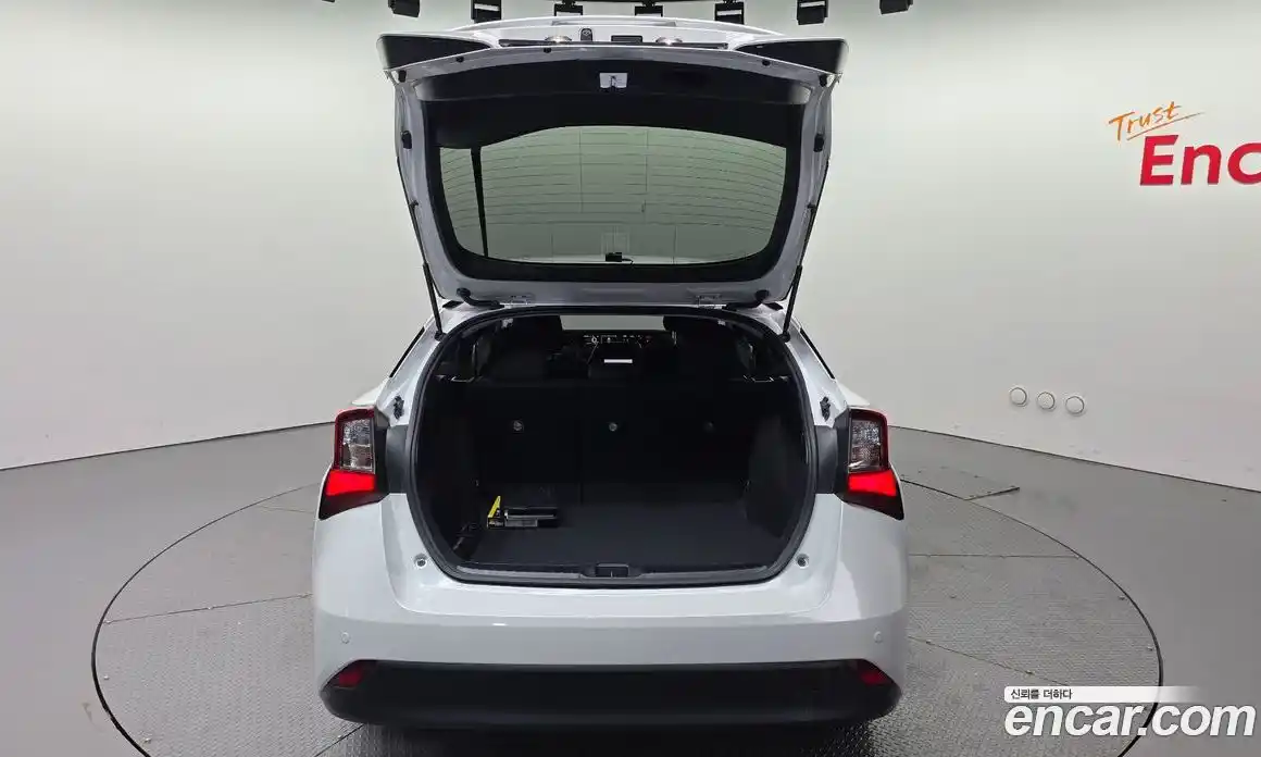 Toyota Prius 2022 1.8 гидро, фото 26