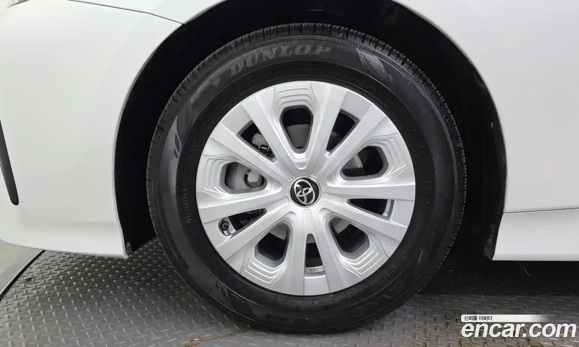 Toyota Prius 2022 1.8 гидро, фото 5