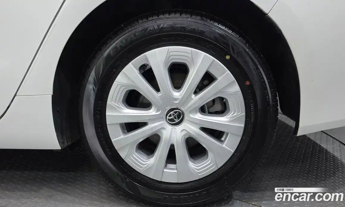 Toyota Prius 2022 1.8 гидро, фото 7