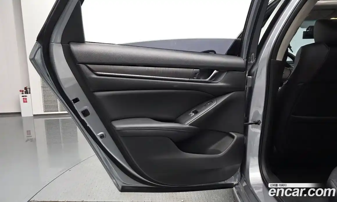 Honda Accord 2018 1.5 автомат (гидро), фото 14