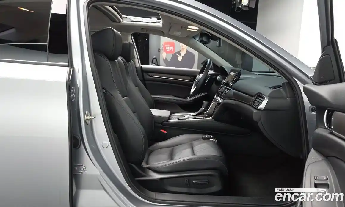 Honda Accord 2018 1.5 автомат (гидро), фото 15