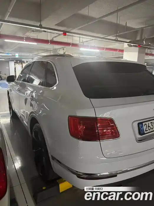 Bentley Bentayga 2018 6.0 гидро, фото 2
