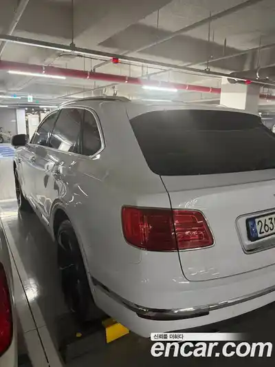 Bentley Bentayga 2018 6.0 гидро, миниатюра 2
