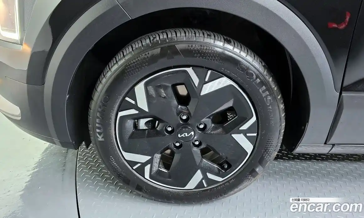 Kia Niro 2023 0.2 автомат (гидро), фото 5