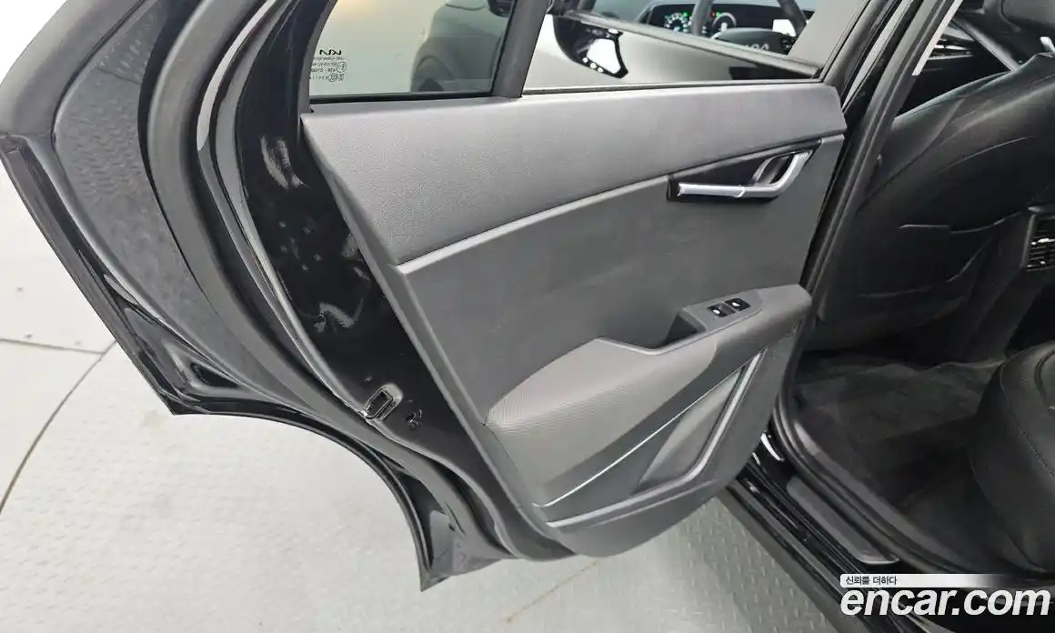 Kia Niro 2023 0.2 автомат (гидро), фото 15
