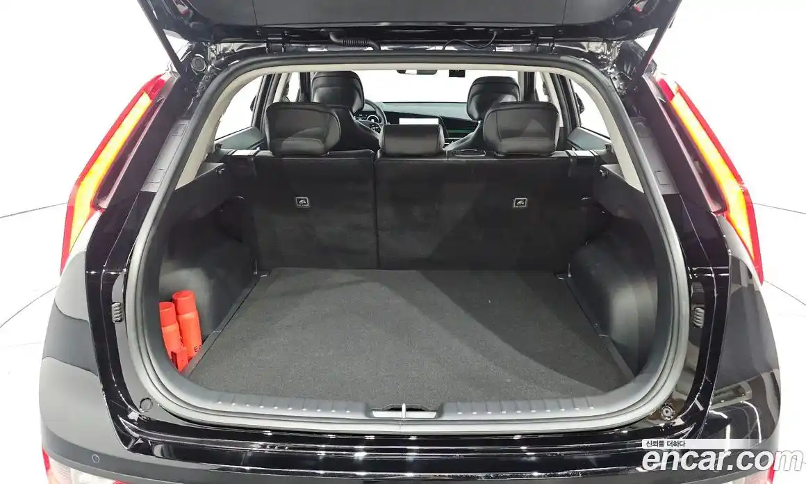 Kia Niro 2023 0.2 автомат (гидро), фото 26