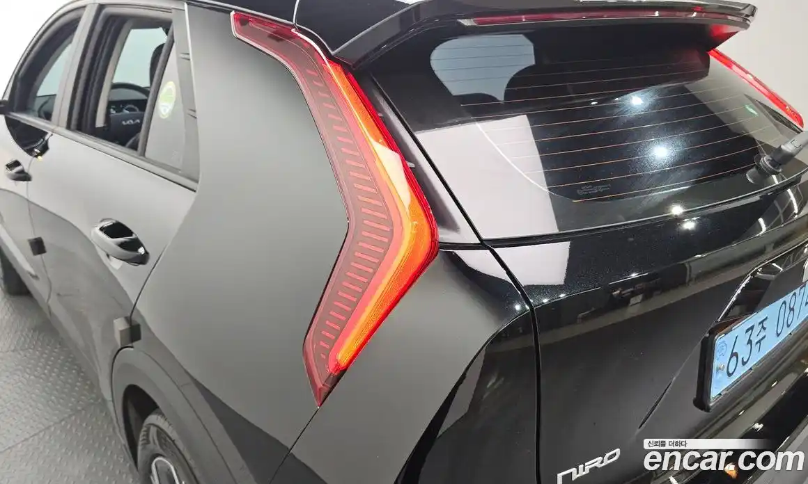 Kia Niro 2023 0.2 автомат (гидро), фото 9