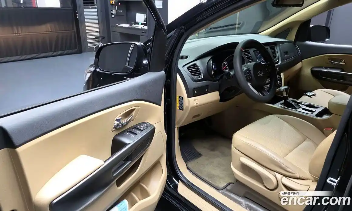 Kia Carnival 2020 2.2 автомат (гидро), фото 13