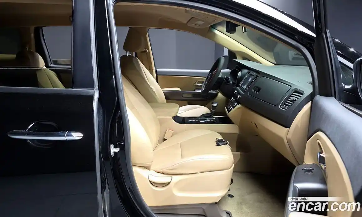 Kia Carnival 2020 2.2 автомат (гидро), фото 18
