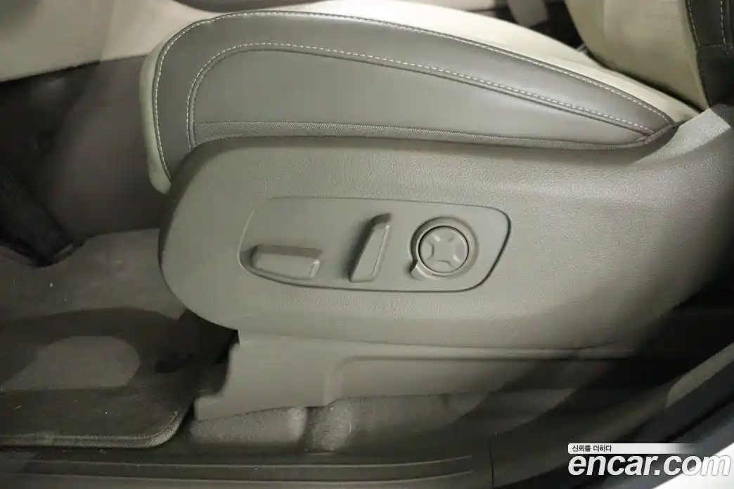 Kia Carnival 2024 1.6 автомат (гидро), фото 8