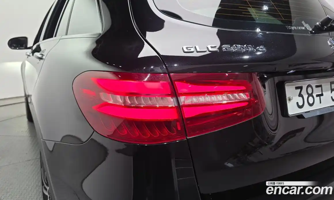 Mercedes-Benz GLC-Class 2018 2.1 гидро, фото 9 Mercedes-Benz GLC-Class 2018 2.1 гидро, фото 9