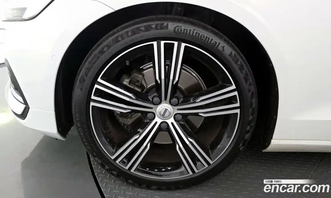 Volvo S60 2019 2.0 автомат (гидро), фото 5