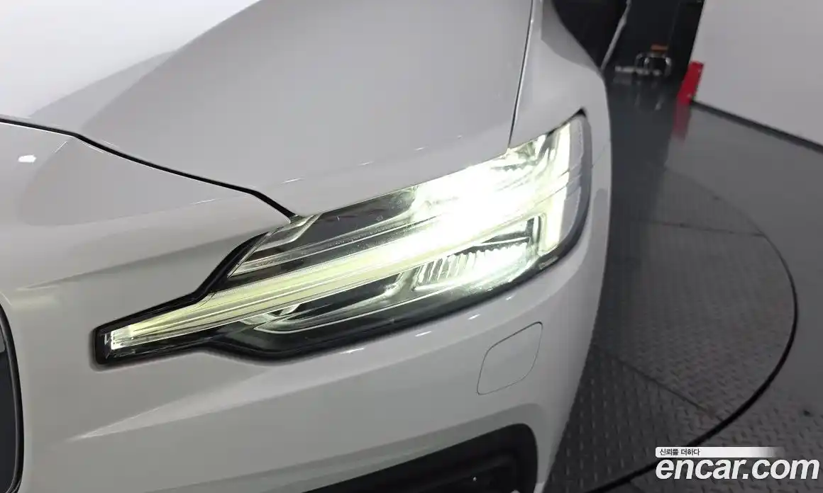 Volvo S60 2019 2.0 автомат (гидро), фото 8