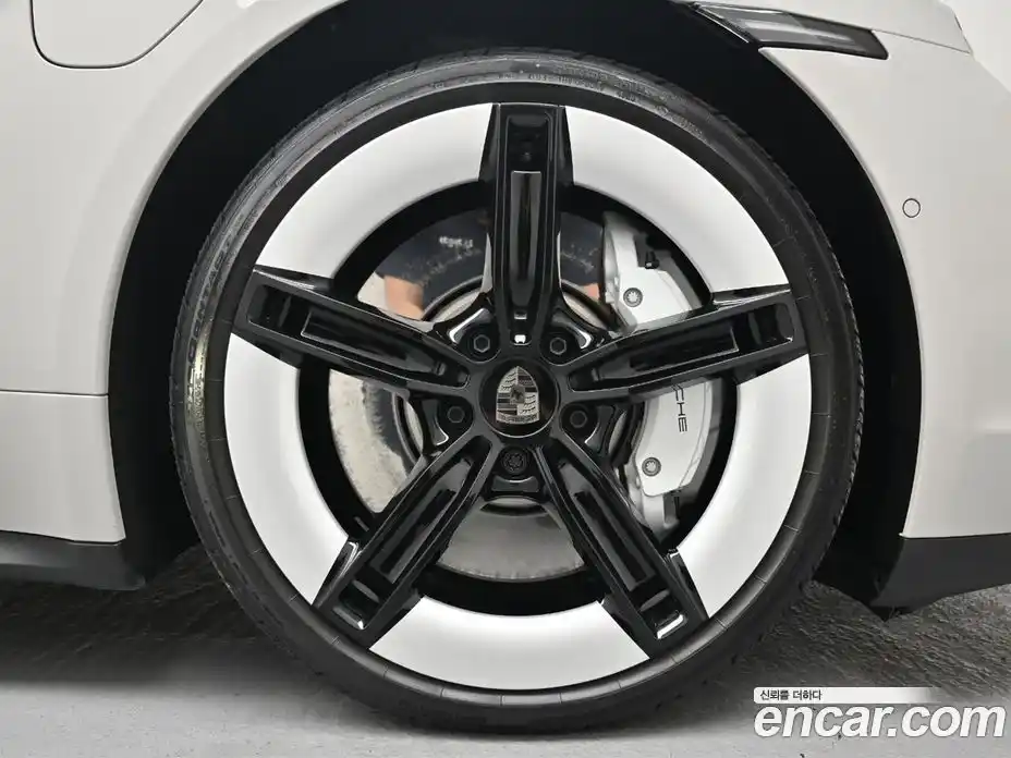 Porsche Taycan 2025 0.1 автомат (гидро), фото 5