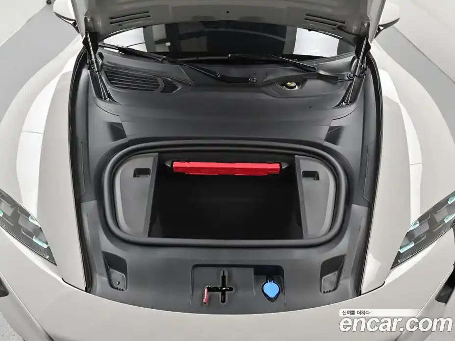 Porsche Taycan 2025 0.1 автомат (гидро), фото 6