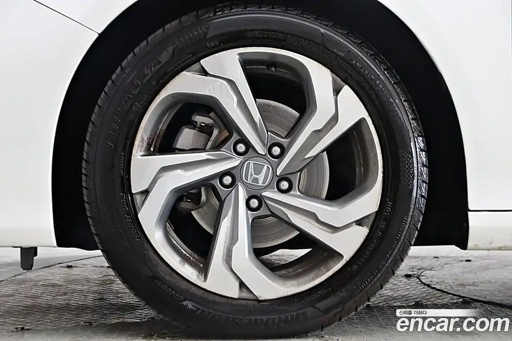Honda Accord 2019 1.5 автомат (гидро), фото 16