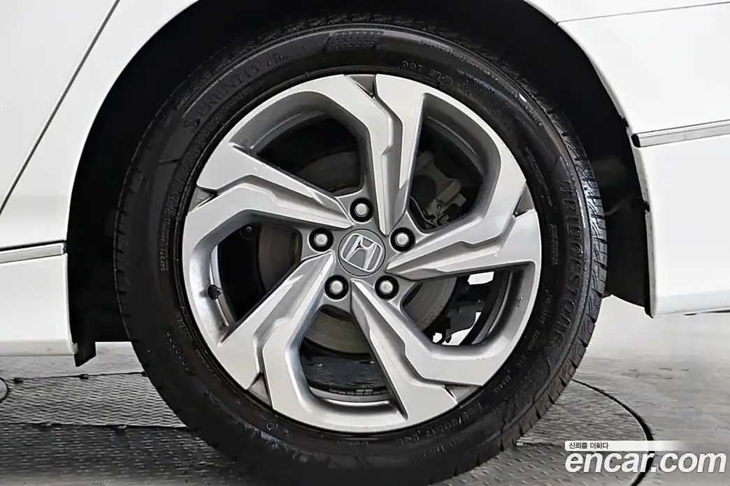 Honda Accord 2019 1.5 автомат (гидро), фото 17