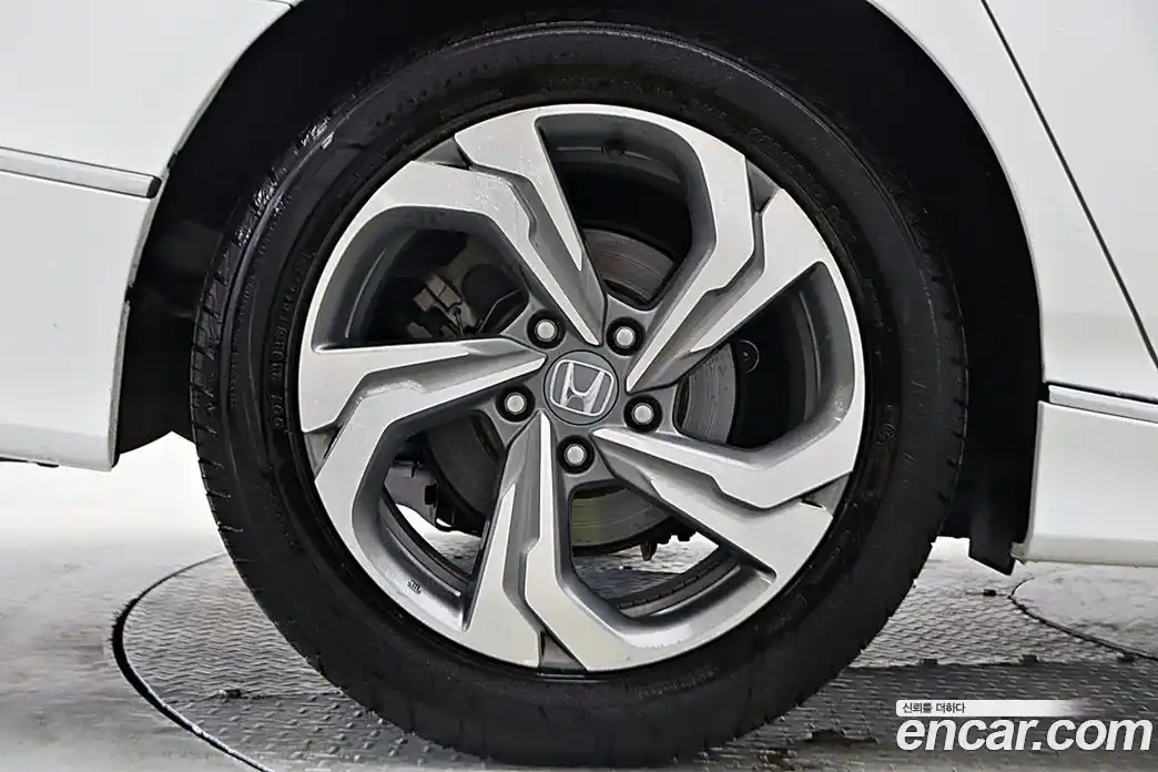 Honda Accord 2019 1.5 автомат (гидро), фото 18