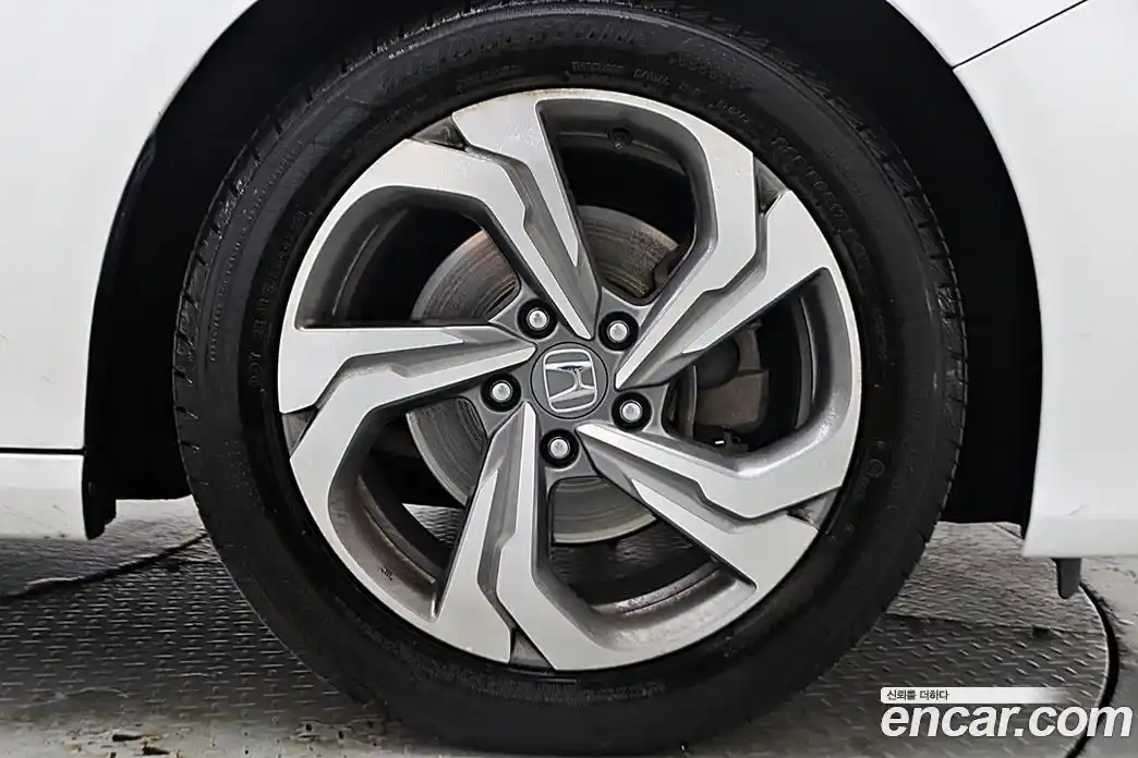 Honda Accord 2019 1.5 автомат (гидро), фото 19