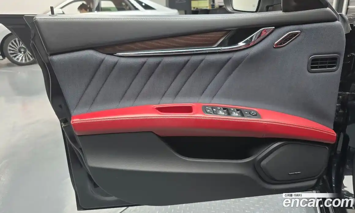 Maserati Quattroporte 2019 3.0 гидро, фото 14