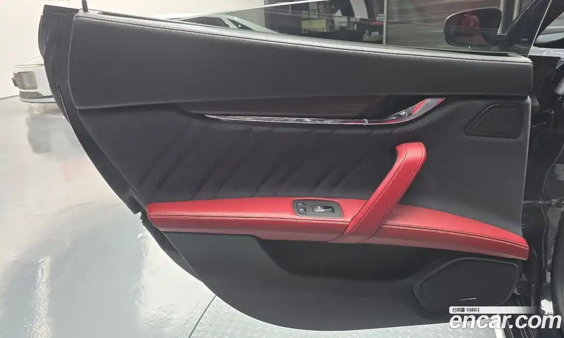 Maserati Quattroporte 2019 3.0 гидро, фото 15