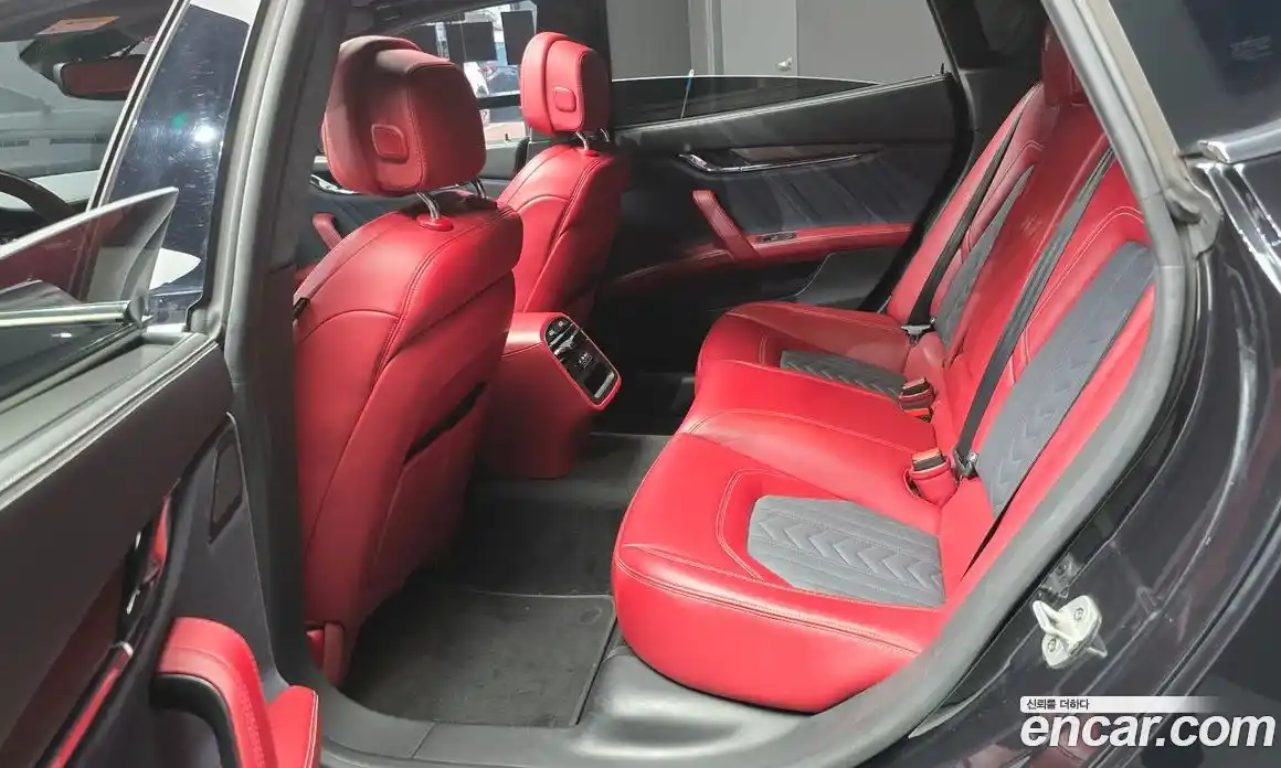 Maserati Quattroporte 2019 3.0 гидро, фото 17