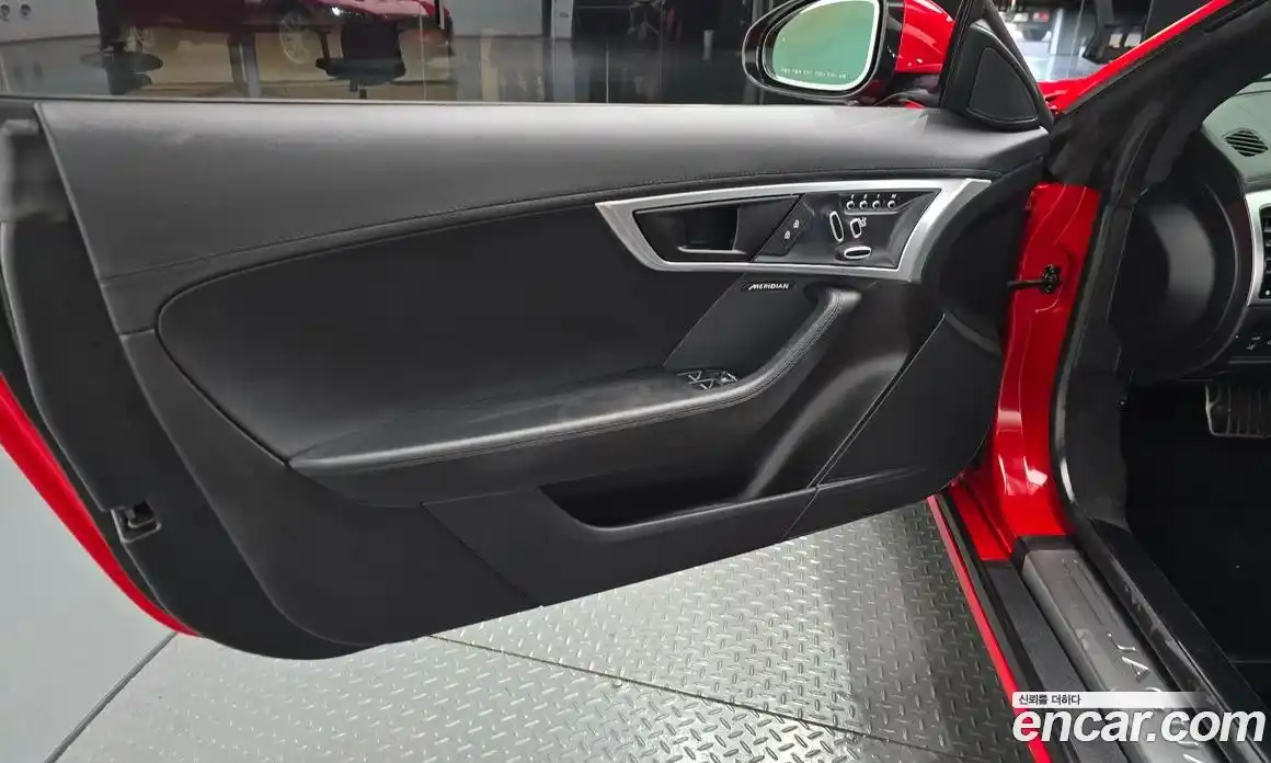 Jaguar F-Type 2021 2.0 гидро, фото 14
