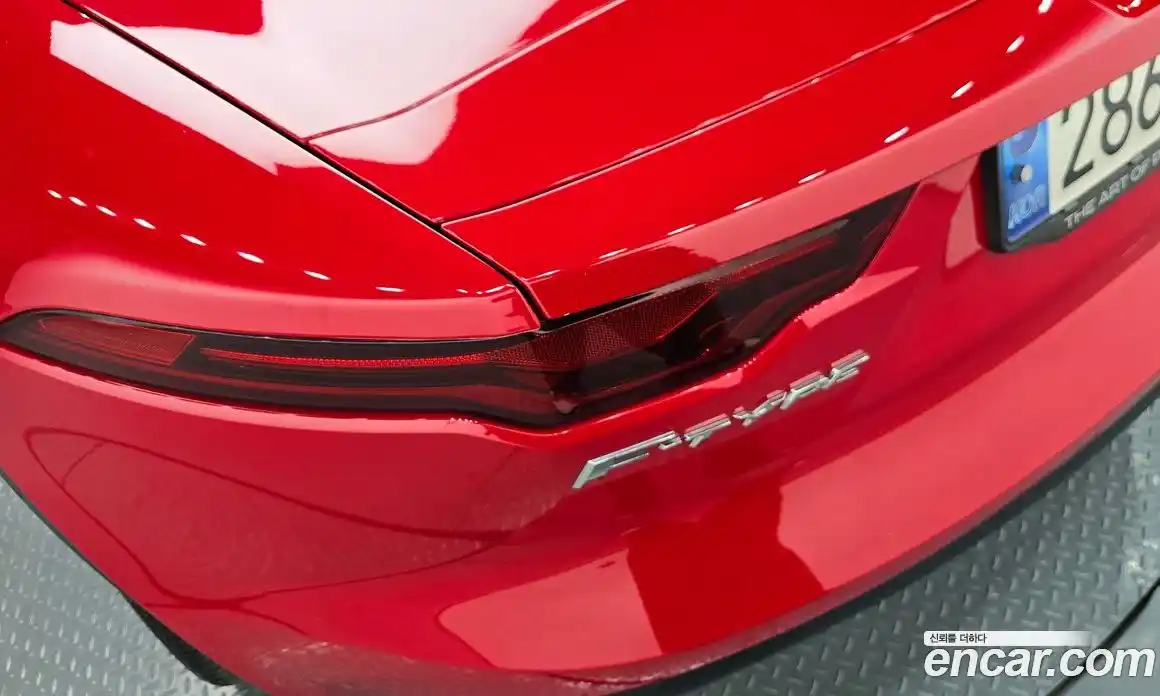 Jaguar F-Type 2021 2.0 гидро, фото 9