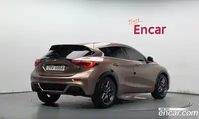 Infiniti Q30