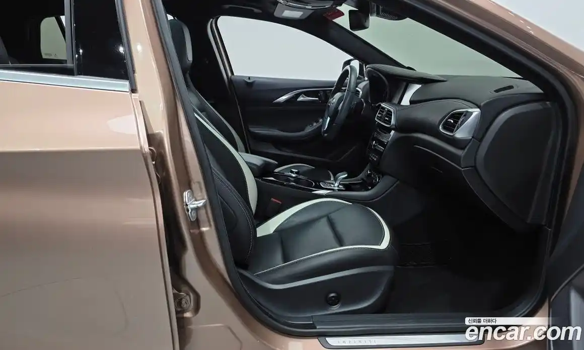 Infiniti Q30 2017 2.0 гидро, фото 16