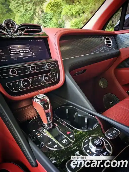 Bentley Bentayga 2022 4.0 гидро, фото 14