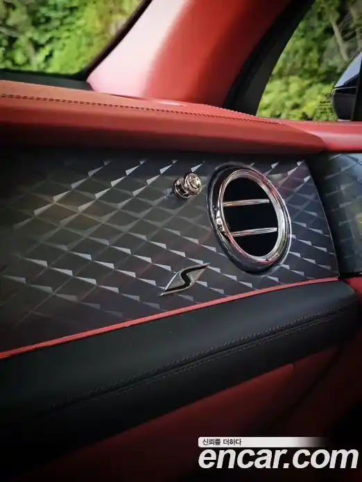 Bentley Bentayga 2022 4.0 гидро, фото 15