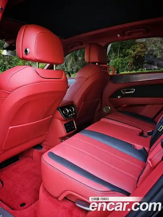 Bentley Bentayga 2022 4.0 гидро, фото 18