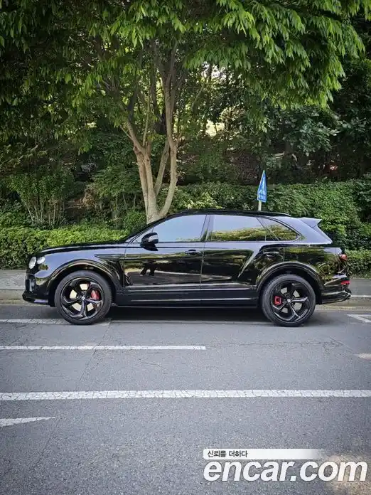 Bentley Bentayga 2022 4.0 гидро, фото 6