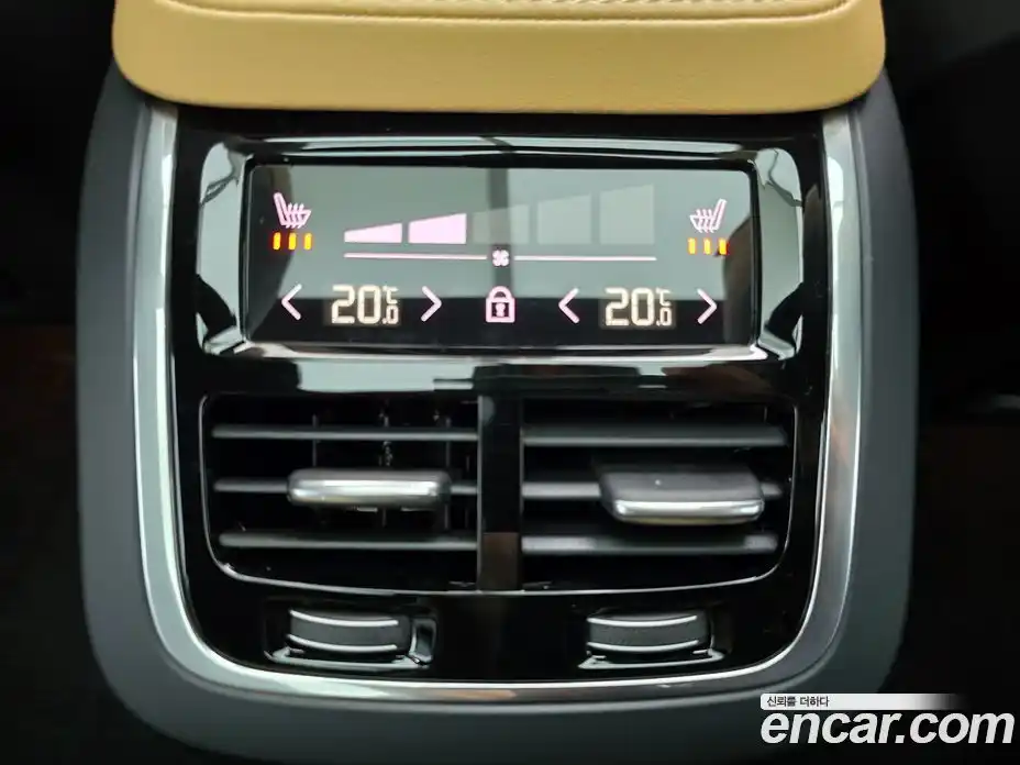 Volvo XC90 2025 2.0 автомат (гидро), фото 17
