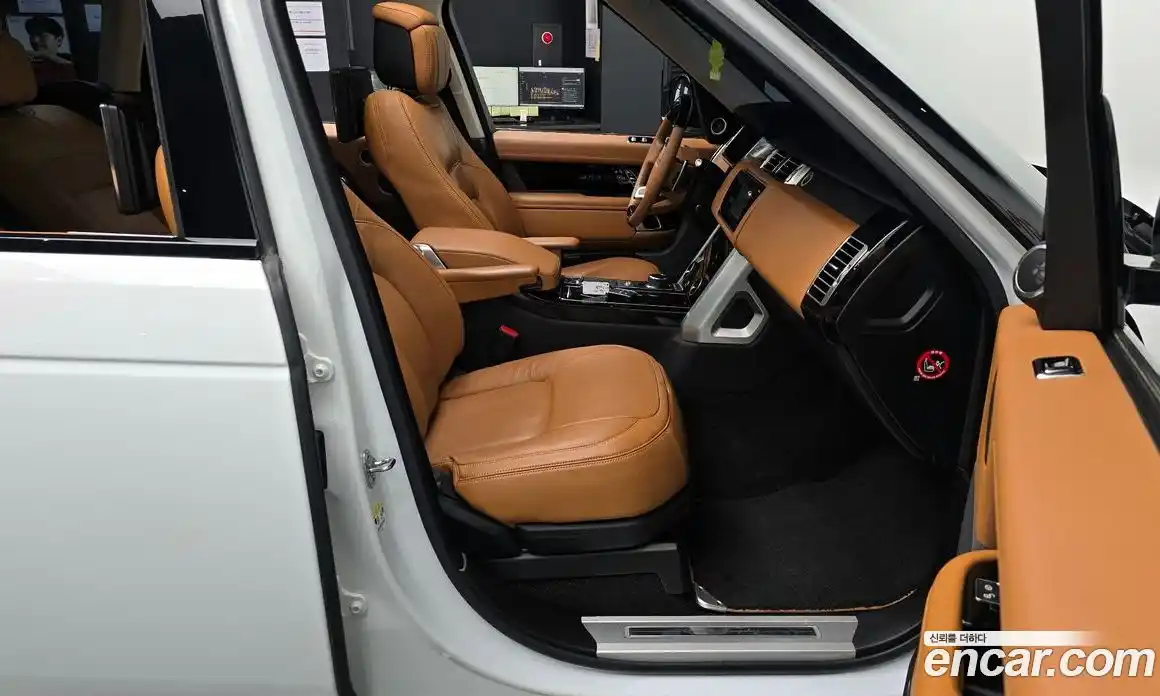 Land Rover Range Rover 2018 4.4 автомат (гидро), фото 16
