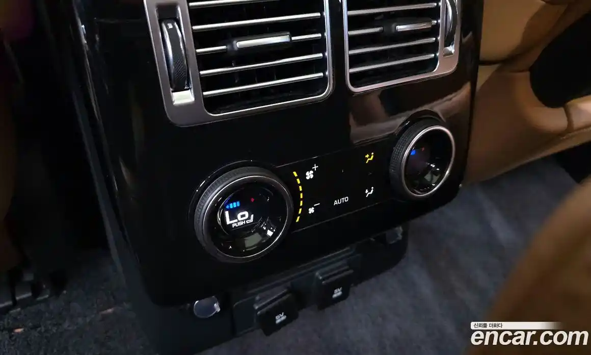 Land Rover Range Rover 2018 4.4 автомат (гидро), фото 23