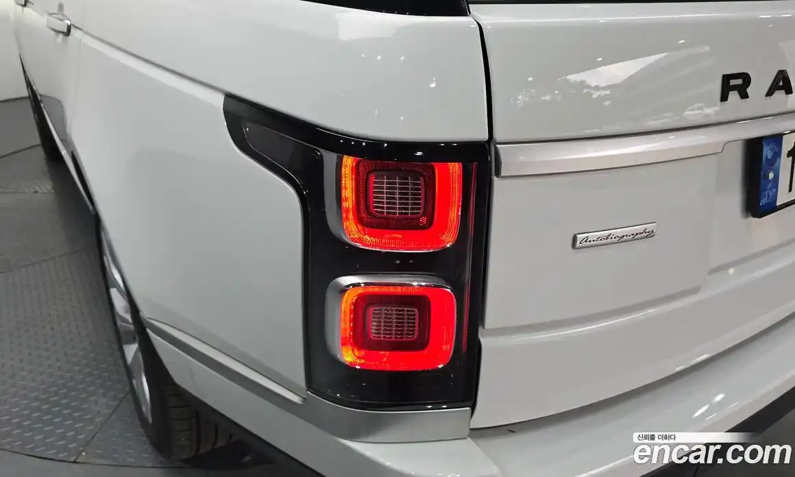 Land Rover Range Rover 2018 4.4 автомат (гидро), фото 8