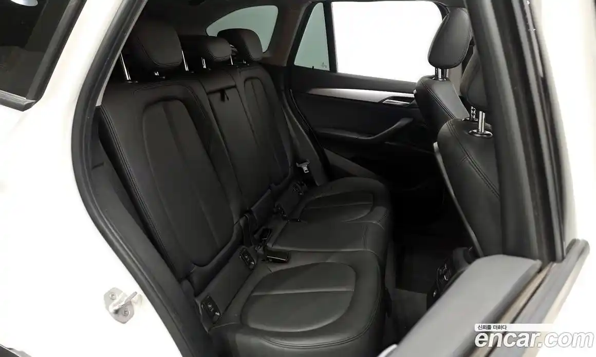 BMW X1 2016 2.0 автомат (гидро), фото 11