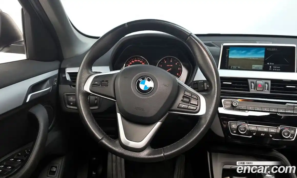 BMW X1 2016 2.0 автомат (гидро), фото 12